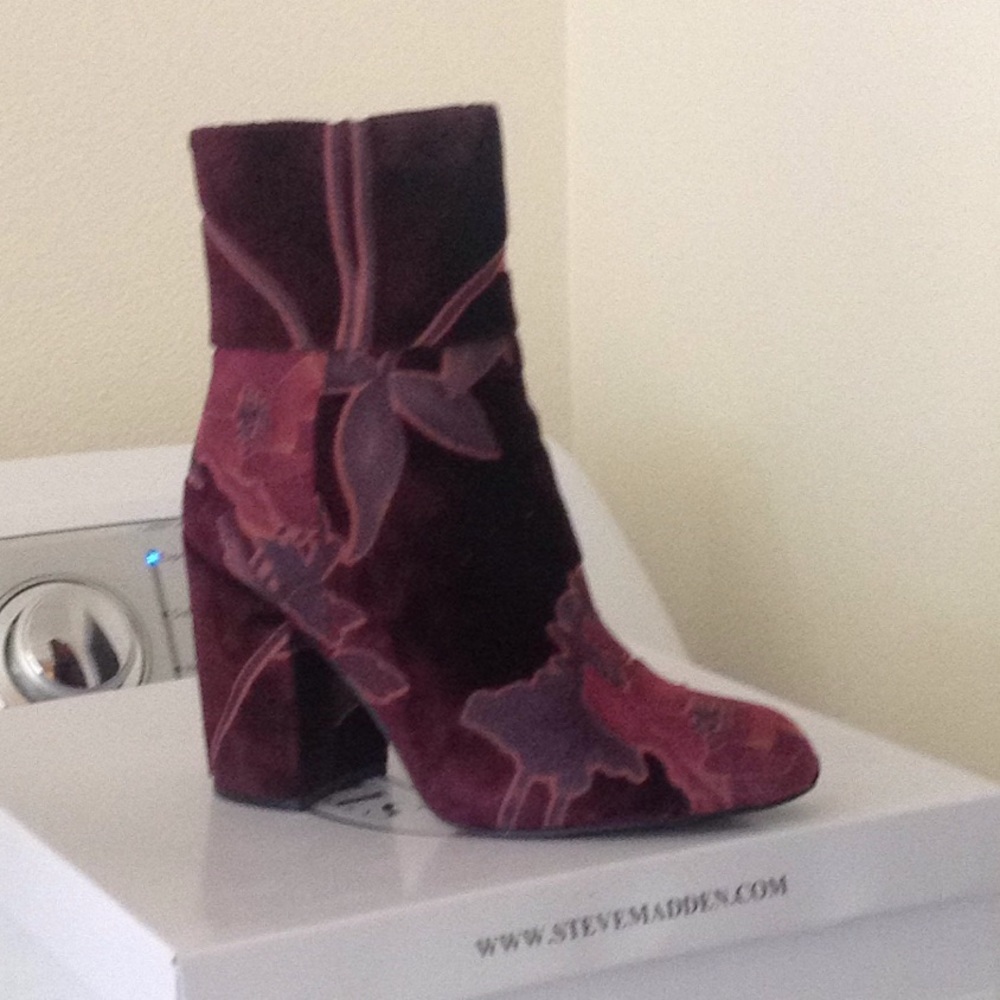 Steve Madden Botties